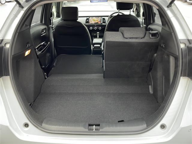 フィット ｅ：ＨＥＶホーム　純正９インチナビ　フルセグ　ＤＶＤ　Ｂｌｕｅｔｏｏｔｈ　前後ドラレコ　ＥＴＣ　Ｂカメ　ＡＣＣ　前後コーナーセンサー　レーンアシスト　ＣＭＢＳ　スマートキー　プッシュスタート　純正ＬＥＤヘッドライト（21枚目）