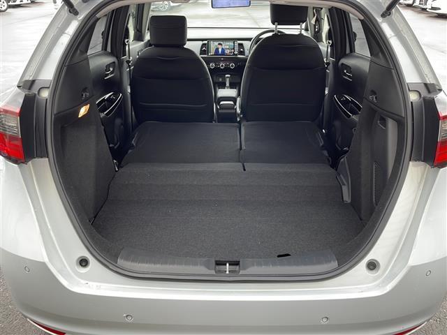 フィット ｅ：ＨＥＶホーム　純正９インチナビ　フルセグ　ＤＶＤ　Ｂｌｕｅｔｏｏｔｈ　前後ドラレコ　ＥＴＣ　Ｂカメ　ＡＣＣ　前後コーナーセンサー　レーンアシスト　ＣＭＢＳ　スマートキー　プッシュスタート　純正ＬＥＤヘッドライト（22枚目）