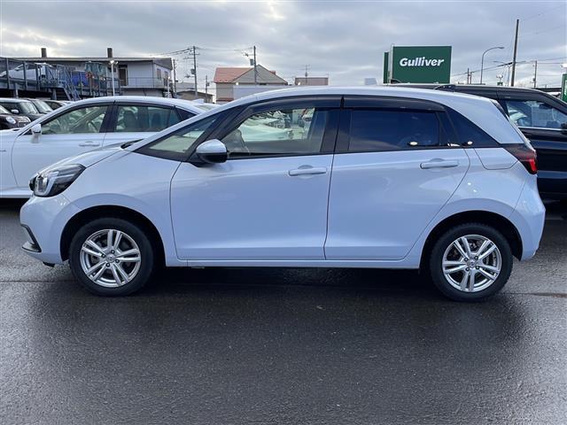 フィット ｅ：ＨＥＶホーム　純正９インチナビ　フルセグ　ＤＶＤ　Ｂｌｕｅｔｏｏｔｈ　前後ドラレコ　ＥＴＣ　Ｂカメ　ＡＣＣ　前後コーナーセンサー　レーンアシスト　ＣＭＢＳ　スマートキー　プッシュスタート　純正ＬＥＤヘッドライト（25枚目）