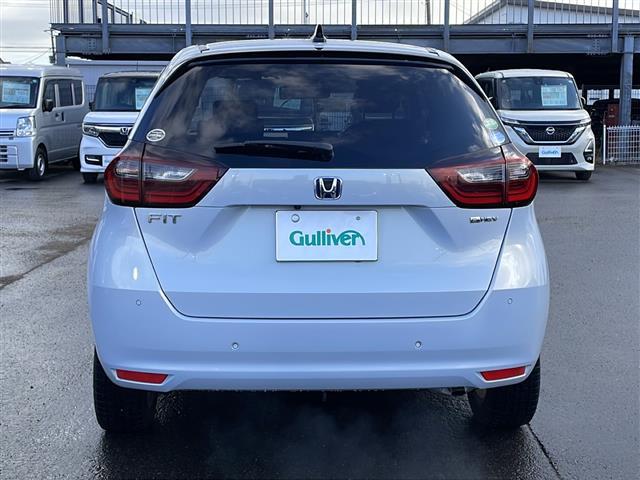 フィット ｅ：ＨＥＶホーム　純正９インチナビ　フルセグ　ＤＶＤ　Ｂｌｕｅｔｏｏｔｈ　前後ドラレコ　ＥＴＣ　Ｂカメ　ＡＣＣ　前後コーナーセンサー　レーンアシスト　ＣＭＢＳ　スマートキー　プッシュスタート　純正ＬＥＤヘッドライト（26枚目）