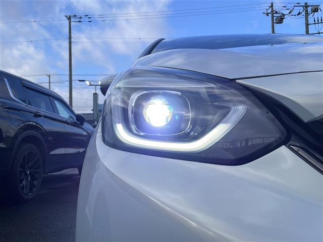 フィット ｅ：ＨＥＶホーム　純正９インチナビ　フルセグ　ＤＶＤ　Ｂｌｕｅｔｏｏｔｈ　前後ドラレコ　ＥＴＣ　Ｂカメ　ＡＣＣ　前後コーナーセンサー　レーンアシスト　ＣＭＢＳ　スマートキー　プッシュスタート　純正ＬＥＤヘッドライト（29枚目）