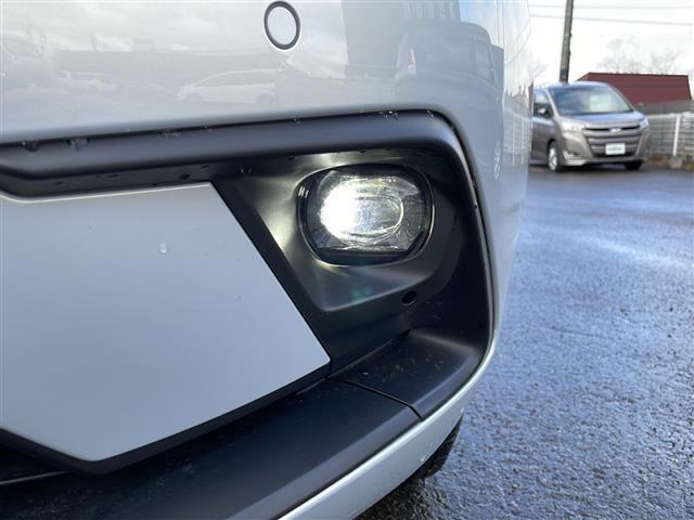 フィット ｅ：ＨＥＶホーム　純正９インチナビ　フルセグ　ＤＶＤ　Ｂｌｕｅｔｏｏｔｈ　前後ドラレコ　ＥＴＣ　Ｂカメ　ＡＣＣ　前後コーナーセンサー　レーンアシスト　ＣＭＢＳ　スマートキー　プッシュスタート　純正ＬＥＤヘッドライト（31枚目）