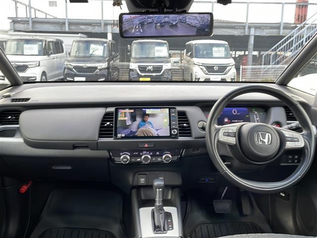 フィット ｅ：ＨＥＶホーム　純正９インチナビ　フルセグ　ＤＶＤ　Ｂｌｕｅｔｏｏｔｈ　前後ドラレコ　ＥＴＣ　Ｂカメ　ＡＣＣ　前後コーナーセンサー　レーンアシスト　ＣＭＢＳ　スマートキー　プッシュスタート　純正ＬＥＤヘッドライト（37枚目）