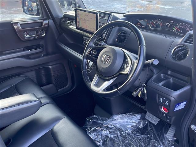 Ｎ－ＢＯＸカスタム Ｇ・Ｌターボホンダセンシング　◆４ＷＤ◆社外ナビ◆ビルトインＥＴＣ◆純正グリル◆両側パワースライドドア◆ハーフレザーシート◆シートヒーター　前席◆純正１５インチＡＷ◆純正フロアマット◆ＭＴモード付ＡＴ◆クルーズコントロール（16枚目）