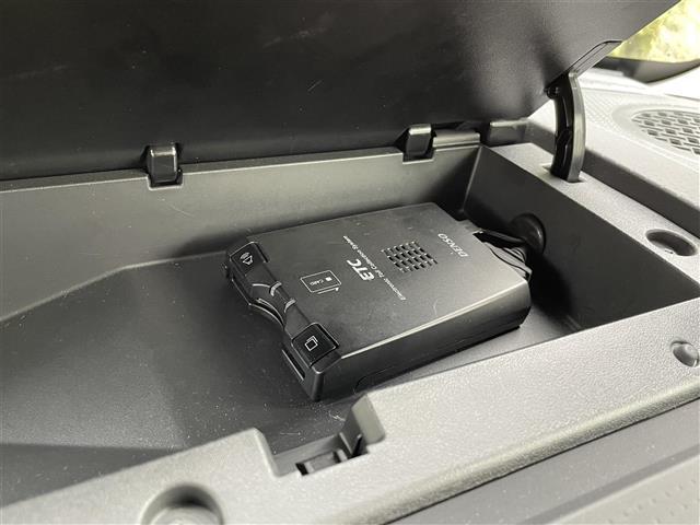 ＦＪクルーザー ベースグレード　ナビ　ワンセグＴＶ　バックカメラ　ＡＵＸ　ＥＴＣ　リモコンキー　リアセンサー　横滑り防止装置　リアフォグ　社外１７インチアルミホイール　ドアバイザー　フロアマット（32枚目）