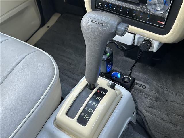 ドミンゴ アラジン ☆ワーゲンバス仕様☆ベッドキット☆ポータブルシンク☆100Vコンパクトインバーター☆社外ポータブルメモリナビ☆ワンセグTV☆社外CD/MDチューナー(25枚目)