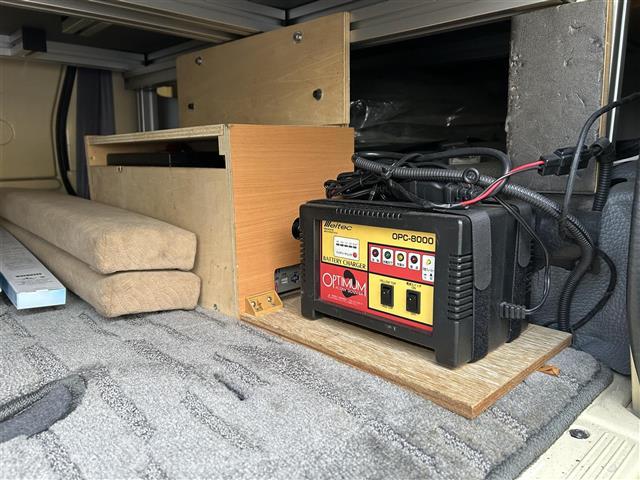 ドミンゴ アラジン ☆ワーゲンバス仕様☆ベッドキット☆ポータブルシンク☆100Vコンパクトインバーター☆社外ポータブルメモリナビ☆ワンセグTV☆社外CD/MDチューナー(34枚目)