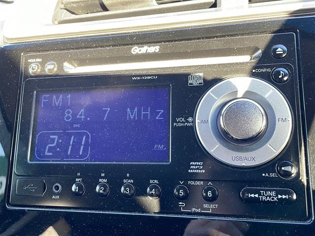 フィットハイブリッド Ｆパッケージ　４ＷＤ　純正オーディオ　ＣＤ／ラジオ／ＵＳＢ／ＡＵＸ　ワイパーデアイザー　ＬＥＤヘッドライト　ミラーヒーター　ＥＴＣ　フロアマット　ドアバイザー（4枚目）