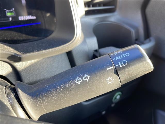 フィットハイブリッド Ｆパッケージ　４ＷＤ　純正オーディオ　ＣＤ／ラジオ／ＵＳＢ／ＡＵＸ　ワイパーデアイザー　ＬＥＤヘッドライト　ミラーヒーター　ＥＴＣ　フロアマット　ドアバイザー（8枚目）