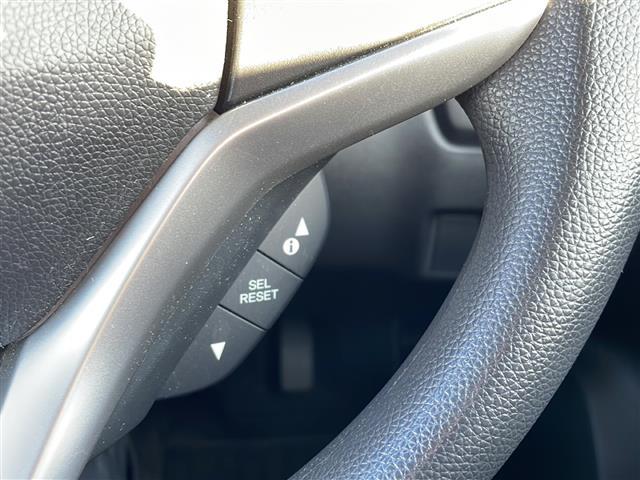 フィットハイブリッド Ｆパッケージ　４ＷＤ　純正オーディオ　ＣＤ／ラジオ／ＵＳＢ／ＡＵＸ　ワイパーデアイザー　ＬＥＤヘッドライト　ミラーヒーター　ＥＴＣ　フロアマット　ドアバイザー（9枚目）