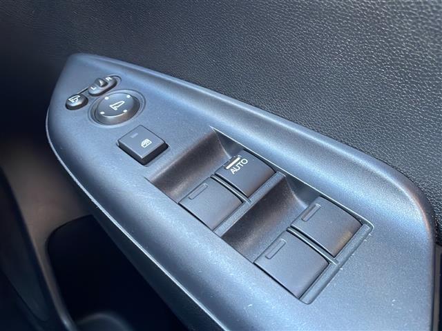 フィットハイブリッド Ｆパッケージ　４ＷＤ　純正オーディオ　ＣＤ／ラジオ／ＵＳＢ／ＡＵＸ　ワイパーデアイザー　ＬＥＤヘッドライト　ミラーヒーター　ＥＴＣ　フロアマット　ドアバイザー（20枚目）