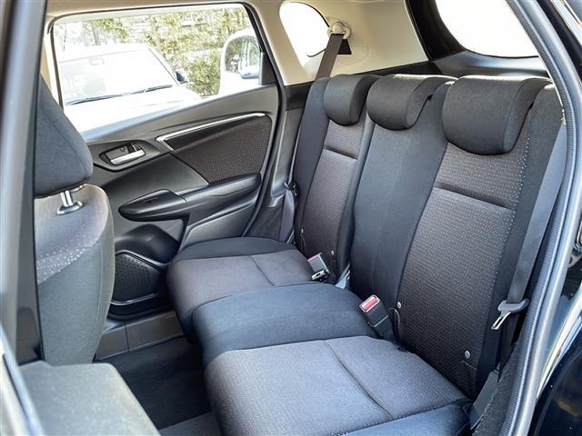 フィットハイブリッド Ｆパッケージ　４ＷＤ　純正オーディオ　ＣＤ／ラジオ／ＵＳＢ／ＡＵＸ　ワイパーデアイザー　ＬＥＤヘッドライト　ミラーヒーター　ＥＴＣ　フロアマット　ドアバイザー（29枚目）