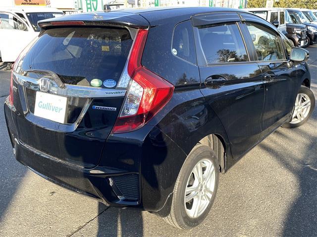 フィットハイブリッド Ｆパッケージ　４ＷＤ　純正オーディオ　ＣＤ／ラジオ／ＵＳＢ／ＡＵＸ　ワイパーデアイザー　ＬＥＤヘッドライト　ミラーヒーター　ＥＴＣ　フロアマット　ドアバイザー（33枚目）