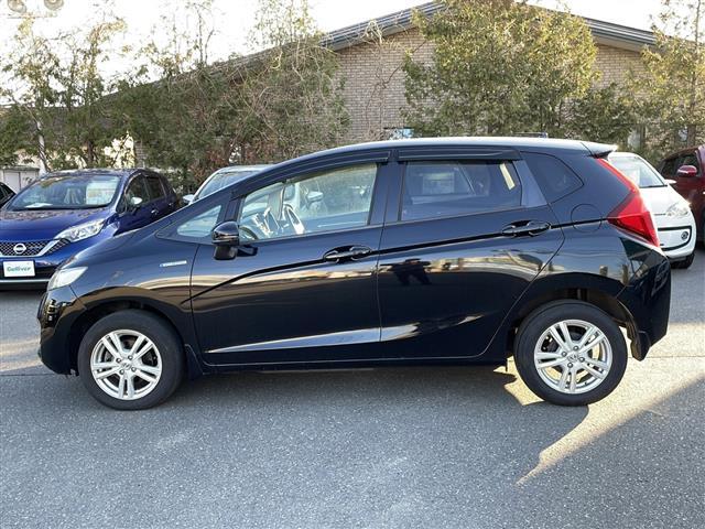 フィットハイブリッド Ｆパッケージ　４ＷＤ　純正オーディオ　ＣＤ／ラジオ／ＵＳＢ／ＡＵＸ　ワイパーデアイザー　ＬＥＤヘッドライト　ミラーヒーター　ＥＴＣ　フロアマット　ドアバイザー（37枚目）