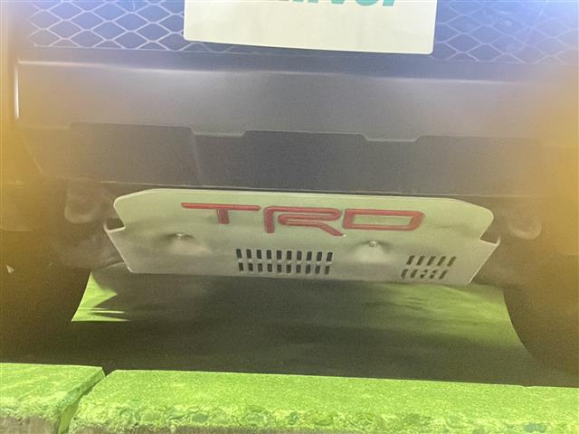 ＦＪクルーザー ファイナルエディション　ＴＲＤフロントスキッドプレート　ＴＲＤマフラー　ＧＩＧＥＡＲリアラダー　ルーフキャリア　社外ＬＥＤヘッドライト　社外バイカラーＬＥＤフォグランプ　社外ステアリング　社外ＳＤナビ（2枚目）