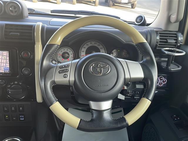 ＦＪクルーザー ファイナルエディション　ＴＲＤフロントスキッドプレート　ＴＲＤマフラー　ＧＩＧＥＡＲリアラダー　ルーフキャリア　社外ＬＥＤヘッドライト　社外バイカラーＬＥＤフォグランプ　社外ステアリング　社外ＳＤナビ（10枚目）