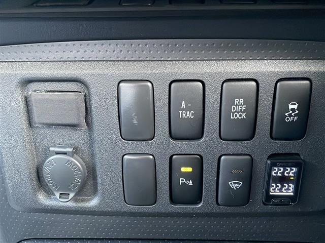 ＦＪクルーザー ファイナルエディション　ＴＲＤフロントスキッドプレート　ＴＲＤマフラー　ＧＩＧＥＡＲリアラダー　ルーフキャリア　社外ＬＥＤヘッドライト　社外バイカラーＬＥＤフォグランプ　社外ステアリング　社外ＳＤナビ（20枚目）