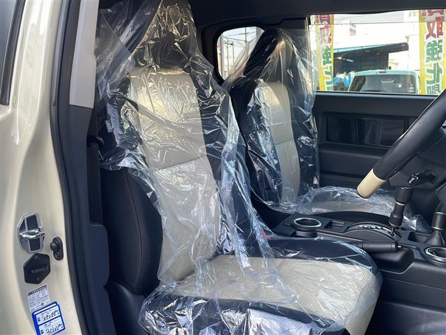 ＦＪクルーザー ファイナルエディション　ＴＲＤフロントスキッドプレート　ＴＲＤマフラー　ＧＩＧＥＡＲリアラダー　ルーフキャリア　社外ＬＥＤヘッドライト　社外バイカラーＬＥＤフォグランプ　社外ステアリング　社外ＳＤナビ（27枚目）