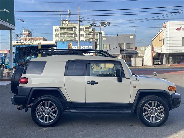 ＦＪクルーザー ファイナルエディション　ＴＲＤフロントスキッドプレート　ＴＲＤマフラー　ＧＩＧＥＡＲリアラダー　ルーフキャリア　社外ＬＥＤヘッドライト　社外バイカラーＬＥＤフォグランプ　社外ステアリング　社外ＳＤナビ（36枚目）