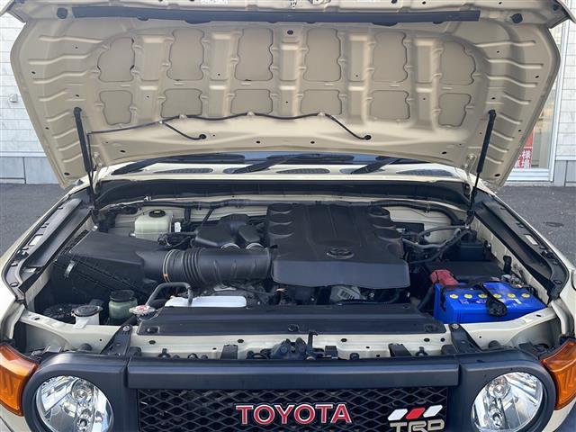 ＦＪクルーザー ファイナルエディション　ＴＲＤフロントスキッドプレート　ＴＲＤマフラー　ＧＩＧＥＡＲリアラダー　ルーフキャリア　社外ＬＥＤヘッドライト　社外バイカラーＬＥＤフォグランプ　社外ステアリング　社外ＳＤナビ（42枚目）