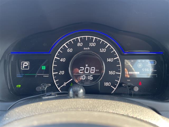 ノート e-パワーオーテック FOUR 4WD ワンオーナー 純正SDナビ フルセグ/CD/DVD/BT/ラジオ アラウンドビューカメラ インテリジェントルームミラー クルーズコントロール 衝突軽減ブレーキ レーンキープアシスト(8枚目)