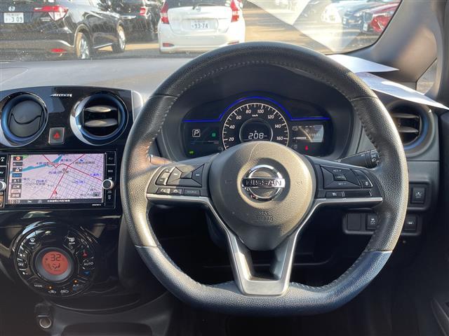 ノート e-パワーオーテック FOUR 4WD ワンオーナー 純正SDナビ フルセグ/CD/DVD/BT/ラジオ アラウンドビューカメラ インテリジェントルームミラー クルーズコントロール 衝突軽減ブレーキ レーンキープアシスト(11枚目)