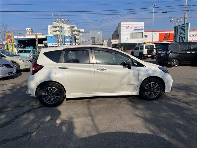 ノート e-パワーオーテック FOUR 4WD ワンオーナー 純正SDナビ フルセグ/CD/DVD/BT/ラジオ アラウンドビューカメラ インテリジェントルームミラー クルーズコントロール 衝突軽減ブレーキ レーンキープアシスト(30枚目)