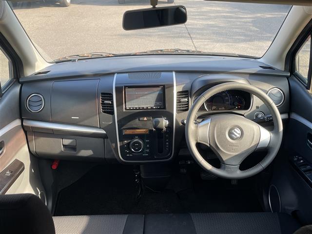 ワゴンＲスティングレー Ｘ　４ＷＤ　社外ナビ　フルセグ／ＣＤ／ＤＶＤ／ラジオ　プッシュスタート　シートヒーター　ＨＩＤヘッドライト　フォグランプ　ＥＴＣ　アームレスト　フロアマット　ドアバイザー（2枚目）