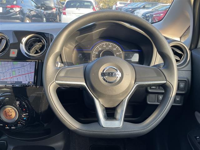 ノート e-パワー B FOUR 4WD 社外ナビ ワンセグ/CD/DVD/BT/ラジオ アラウンドビューカメラ デジタルインナーミラー エマージェンシーブレーキ レーンキープアシスト プッシュスタート スマートキー(13枚目)