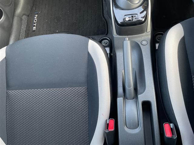 ノート e-パワー B FOUR 4WD 社外ナビ ワンセグ/CD/DVD/BT/ラジオ アラウンドビューカメラ デジタルインナーミラー エマージェンシーブレーキ レーンキープアシスト プッシュスタート スマートキー(16枚目)