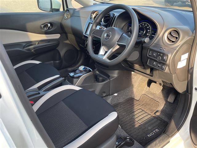 ノート e-パワー B FOUR 4WD 社外ナビ ワンセグ/CD/DVD/BT/ラジオ アラウンドビューカメラ デジタルインナーミラー エマージェンシーブレーキ レーンキープアシスト プッシュスタート スマートキー(21枚目)