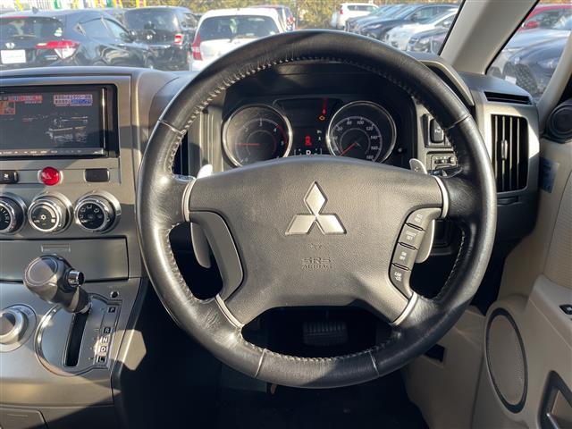 デリカD:5 D パワーパッケージ 4WD 社外ナビ フルセグ/CD/DVD/ラジオ/iPod バックカメラ クルーズコントロール 両側パワースライドドア フロントシートヒーター パドルシフト ETC フロアマット(11枚目)