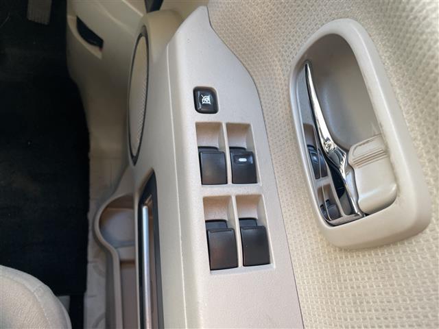 デリカD:5 D パワーパッケージ 4WD 社外ナビ フルセグ/CD/DVD/ラジオ/iPod バックカメラ クルーズコントロール 両側パワースライドドア フロントシートヒーター パドルシフト ETC フロアマット(16枚目)