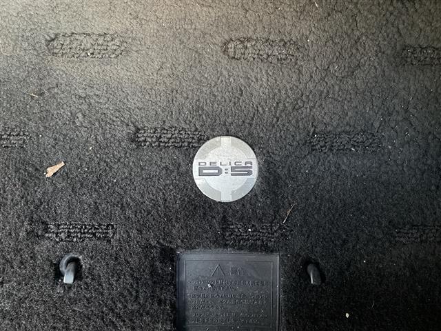 デリカD:5 D パワーパッケージ 4WD 社外ナビ フルセグ/CD/DVD/ラジオ/iPod バックカメラ クルーズコントロール 両側パワースライドドア フロントシートヒーター パドルシフト ETC フロアマット(28枚目)