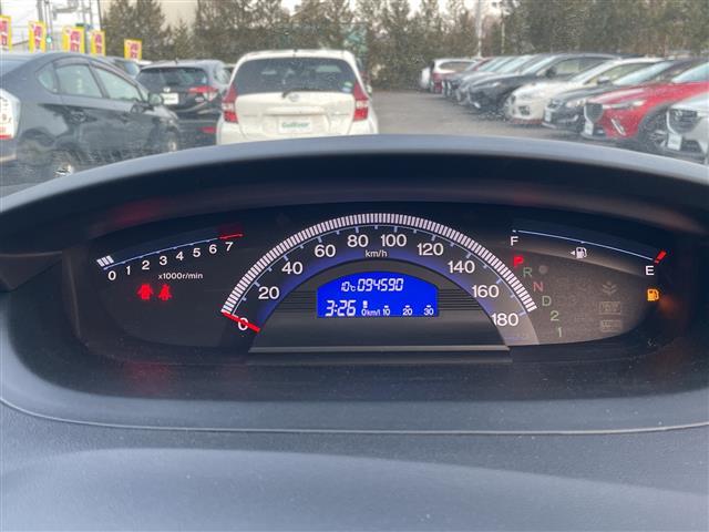 フリード G プレミアムエディション 4WD 社外SDナビ フルセグ/CD/DVD/BT/ラジオ バックカメラ 両側パワースライドドア クルーズコントロール ステアリングスイッチ ワイパーデアイザー ETC スマートキー(9枚目)