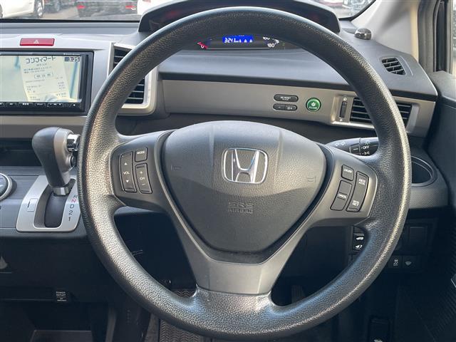 フリード G プレミアムエディション 4WD 社外SDナビ フルセグ/CD/DVD/BT/ラジオ バックカメラ 両側パワースライドドア クルーズコントロール ステアリングスイッチ ワイパーデアイザー ETC スマートキー(10枚目)