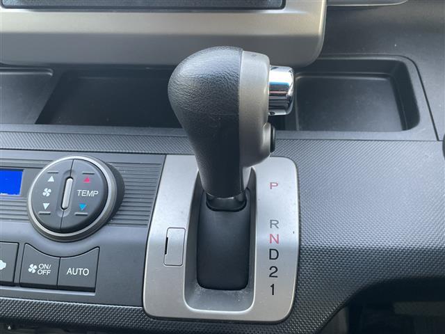 フリード G プレミアムエディション 4WD 社外SDナビ フルセグ/CD/DVD/BT/ラジオ バックカメラ 両側パワースライドドア クルーズコントロール ステアリングスイッチ ワイパーデアイザー ETC スマートキー(15枚目)