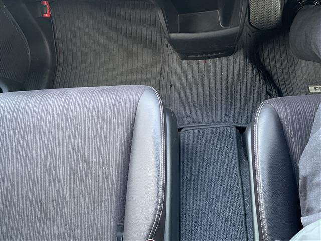 フリード G プレミアムエディション 4WD 社外SDナビ フルセグ/CD/DVD/BT/ラジオ バックカメラ 両側パワースライドドア クルーズコントロール ステアリングスイッチ ワイパーデアイザー ETC スマートキー(17枚目)