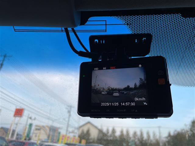 ヴェゼル ハイブリッドＸ・ホンダセンシング　４ＷＤ　前後ドライブレコーダー　社外ＳＤナビ　フルセグ／ＣＤ／ＤＶＤ／ＢＴ／ラジオ　バックカメラ　ホンダセンシング　レーダークルーズコントロール　レーンキープアシスト　ワイパーデアイサー（2枚目）