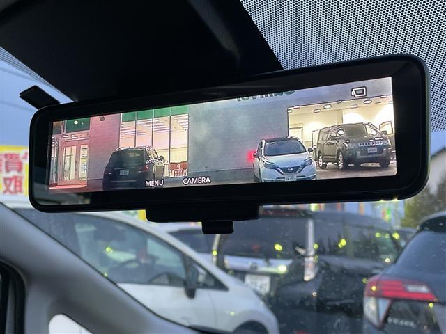 ノート ｅ－パワー　Ｂ　ＦＯＵＲ　４ＷＤ　社外オーディオ　ＣＤ／ＡＵＸ／ラジオ　デジタルインナーミラー　エマージェンシーブレーキ　レーンキープアシスト　オートマチックハイビーム　プッシュスタート　スマートキー　フロアマット（3枚目）