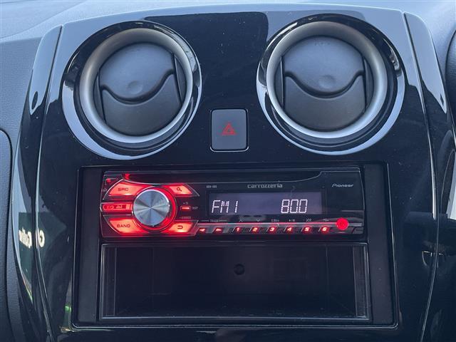 ノート ｅ－パワー　Ｂ　ＦＯＵＲ　４ＷＤ　社外オーディオ　ＣＤ／ＡＵＸ／ラジオ　デジタルインナーミラー　エマージェンシーブレーキ　レーンキープアシスト　オートマチックハイビーム　プッシュスタート　スマートキー　フロアマット（7枚目）