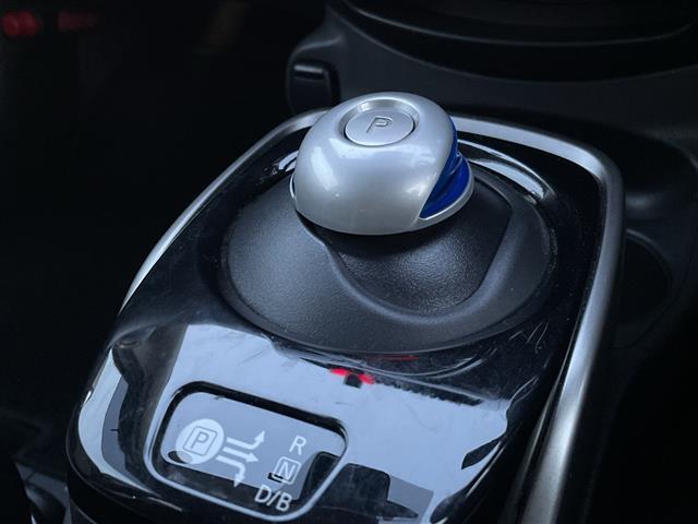 ノート ｅ－パワー　Ｂ　ＦＯＵＲ　４ＷＤ　社外オーディオ　ＣＤ／ＡＵＸ／ラジオ　デジタルインナーミラー　エマージェンシーブレーキ　レーンキープアシスト　オートマチックハイビーム　プッシュスタート　スマートキー　フロアマット（11枚目）