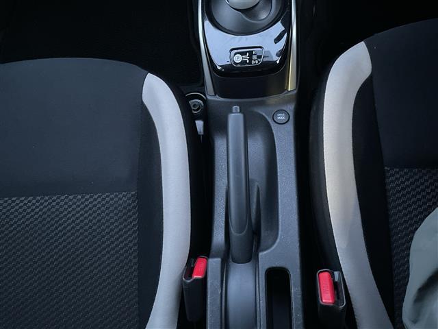 ノート ｅ－パワー　Ｂ　ＦＯＵＲ　４ＷＤ　社外オーディオ　ＣＤ／ＡＵＸ／ラジオ　デジタルインナーミラー　エマージェンシーブレーキ　レーンキープアシスト　オートマチックハイビーム　プッシュスタート　スマートキー　フロアマット（15枚目）