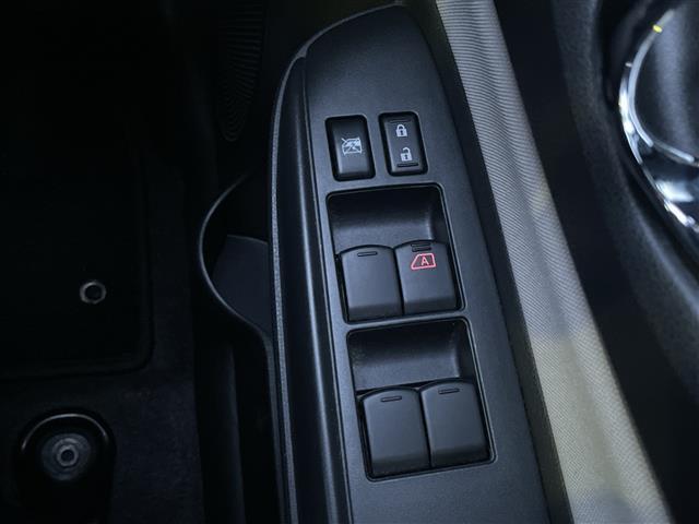 ノート ｅ－パワー　Ｂ　ＦＯＵＲ　４ＷＤ　社外オーディオ　ＣＤ／ＡＵＸ／ラジオ　デジタルインナーミラー　エマージェンシーブレーキ　レーンキープアシスト　オートマチックハイビーム　プッシュスタート　スマートキー　フロアマット（16枚目）