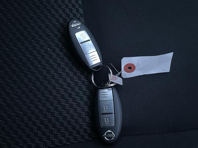 ノート ｅ－パワー　Ｂ　ＦＯＵＲ　４ＷＤ　社外オーディオ　ＣＤ／ＡＵＸ／ラジオ　デジタルインナーミラー　エマージェンシーブレーキ　レーンキープアシスト　オートマチックハイビーム　プッシュスタート　スマートキー　フロアマット（18枚目）