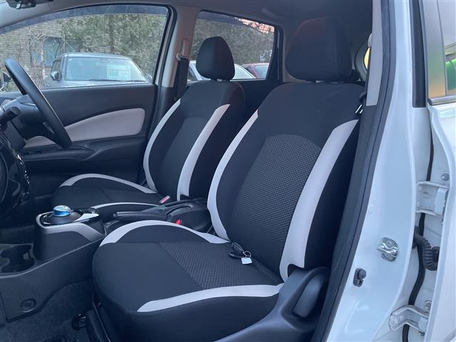 ノート ｅ－パワー　Ｂ　ＦＯＵＲ　４ＷＤ　社外オーディオ　ＣＤ／ＡＵＸ／ラジオ　デジタルインナーミラー　エマージェンシーブレーキ　レーンキープアシスト　オートマチックハイビーム　プッシュスタート　スマートキー　フロアマット（22枚目）