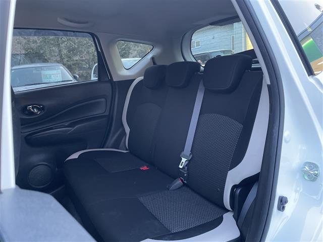 ノート ｅ－パワー　Ｂ　ＦＯＵＲ　４ＷＤ　社外オーディオ　ＣＤ／ＡＵＸ／ラジオ　デジタルインナーミラー　エマージェンシーブレーキ　レーンキープアシスト　オートマチックハイビーム　プッシュスタート　スマートキー　フロアマット（24枚目）