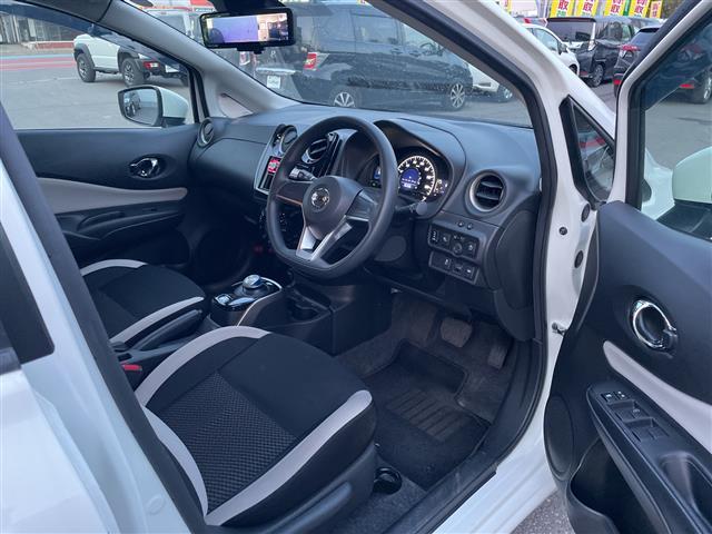 ノート ｅ－パワー　Ｂ　ＦＯＵＲ　４ＷＤ　社外オーディオ　ＣＤ／ＡＵＸ／ラジオ　デジタルインナーミラー　エマージェンシーブレーキ　レーンキープアシスト　オートマチックハイビーム　プッシュスタート　スマートキー　フロアマット（25枚目）