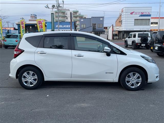 ノート ｅ－パワー　Ｂ　ＦＯＵＲ　４ＷＤ　社外オーディオ　ＣＤ／ＡＵＸ／ラジオ　デジタルインナーミラー　エマージェンシーブレーキ　レーンキープアシスト　オートマチックハイビーム　プッシュスタート　スマートキー　フロアマット（32枚目）