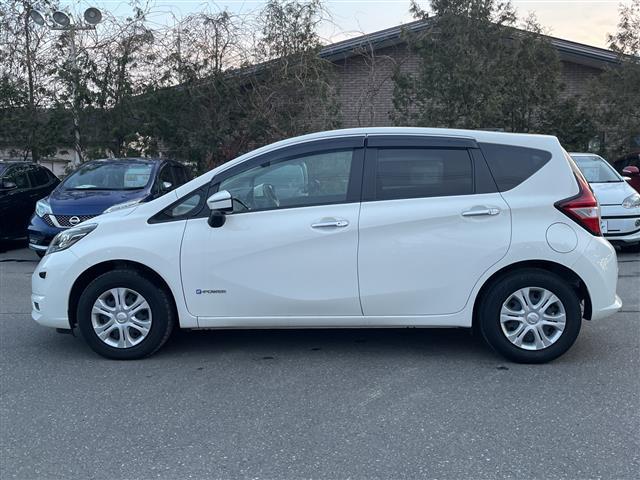 ノート ｅ－パワー　Ｂ　ＦＯＵＲ　４ＷＤ　社外オーディオ　ＣＤ／ＡＵＸ／ラジオ　デジタルインナーミラー　エマージェンシーブレーキ　レーンキープアシスト　オートマチックハイビーム　プッシュスタート　スマートキー　フロアマット（33枚目）